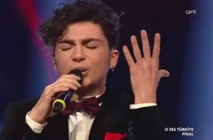 Ebru Gündeş ve Hadise onun için kavga etmişti! Minik star Aziz'in son haliyle şok etti, bakın şimdi ne yapıyor? 1